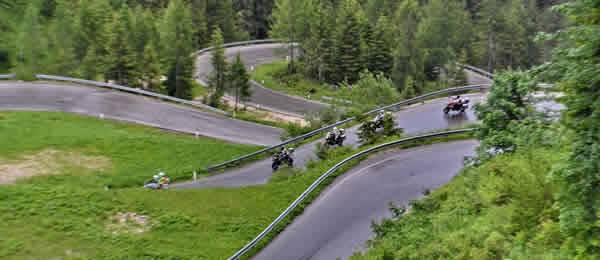 Tour in moto: Su e giù per Forcella Staulanza nelle Dolomiti Bellunesi